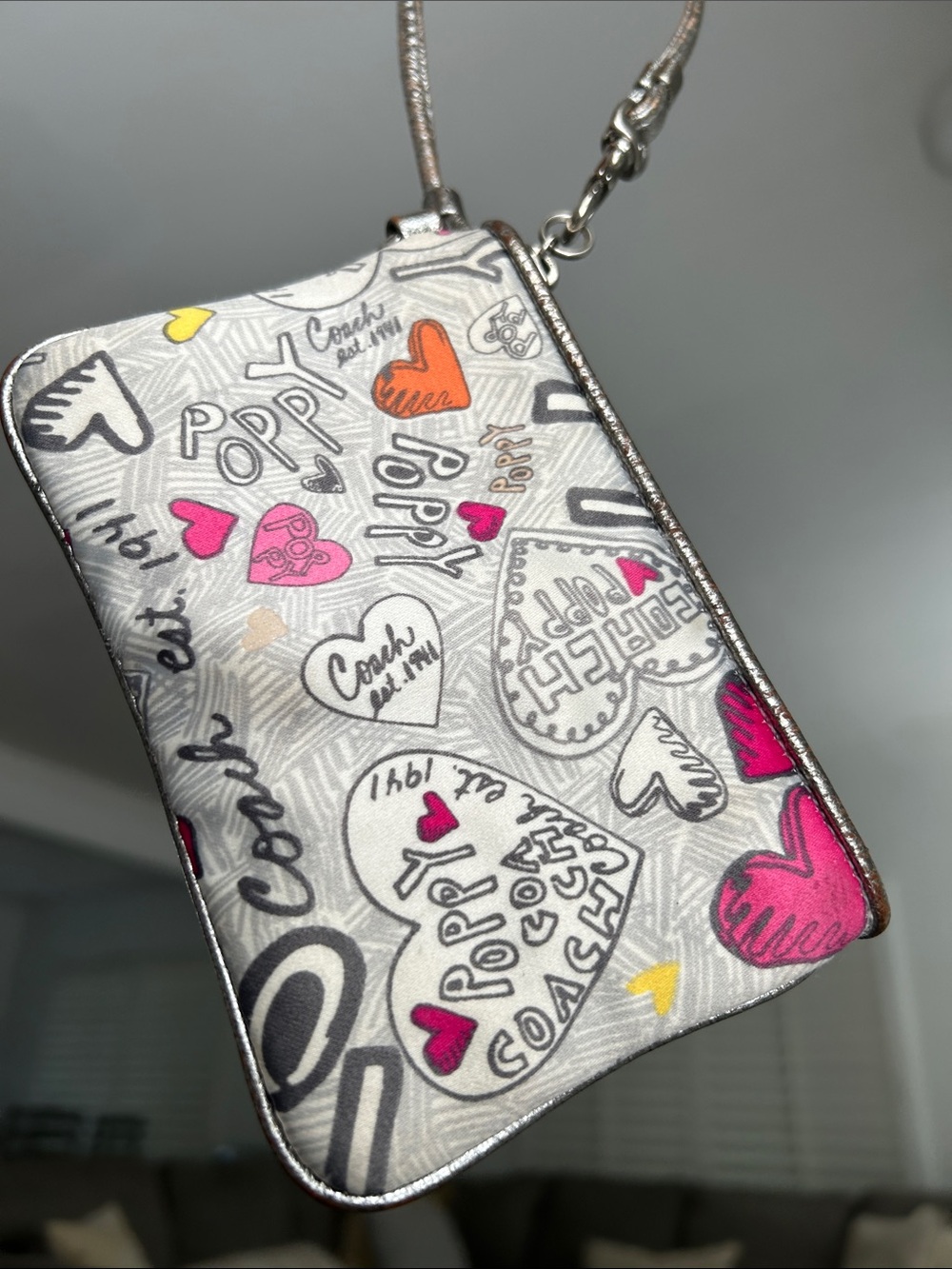 Adorable Poppy Coach Y2K wristlet - Picture 2 of 8